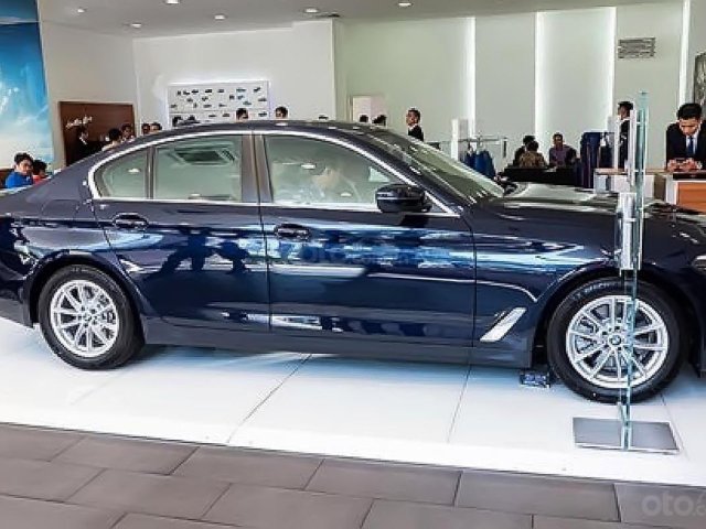 Bán BMW 5 Series 520i năm sản xuất 2019, màu đen, xe nhập0