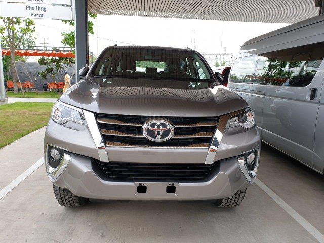 Bán Toyota Fortuner 2.4G số tự động, khuyến mãi cực khủng, hỗ trợ trả góp0