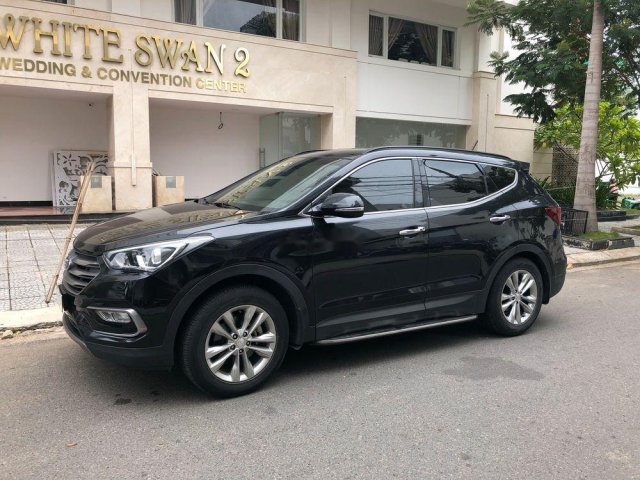 Bán Hyundai Santa Fe sản xuất 2016, màu đen, odo.
42000km