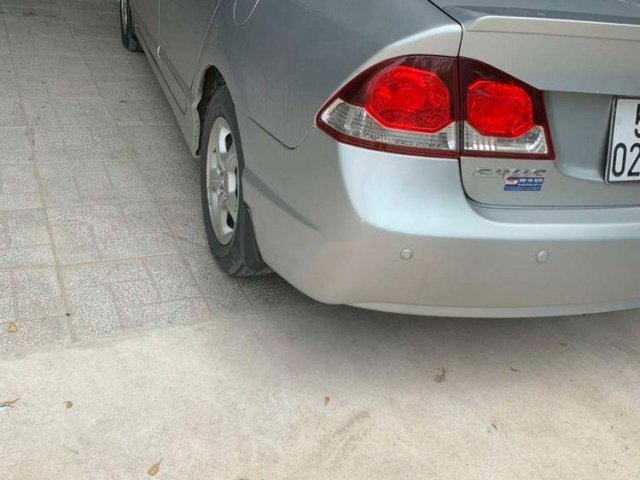 Cần bán gấp Honda Civic 2011, màu bạc, xe đẹp0