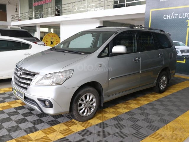 Cần bán xe Toyota Innova E 2.0MT năm sản xuất 2015, màu bạc, 556tr