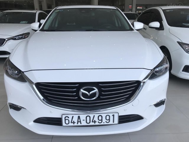 Bán Mazda 6 2.0 Premium 2018, màu trắng, xe lướt 11.000km