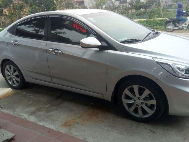 Chính chủ bán xe Hyundai Accent Blue MT đời 2017, màu bạc, xe nhập, cực lướt