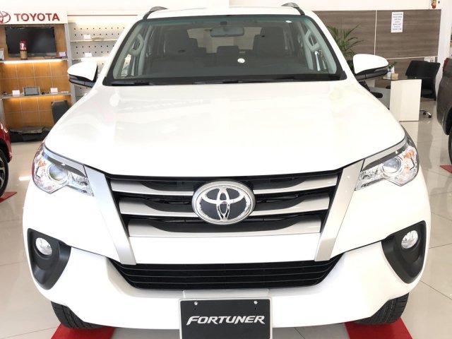 Bán Toyota Fortuner 2019 - đủ màu - giao ngay - Hỗ trợ 50% trước bạ