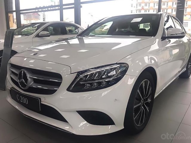 Bán xe Mercedes C200 đời 2019, màu trắng