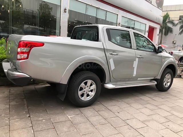 Bán xe Mitsubishi Triton 4x2 AT 2019, màu bạc, nhập khẩu nguyên chiếc0