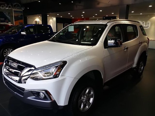 Bán xe Isuzu mu-X 1.9 4X2 MT sản xuất 2019, màu trắng, nhập khẩu, 800tr0