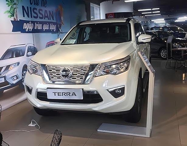 Bán Nissan Terra V 2.5 AT 4WD sản xuất 2019, màu trắng, nhập khẩu