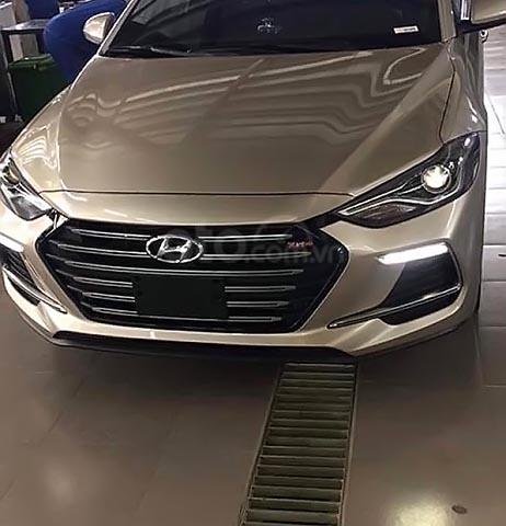 Bán ô tô Hyundai Elantra 1.6 AT sản xuất năm 2018 số tự động
