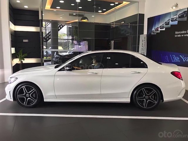 Cần bán xe Mercedes C300 năm sản xuất 2019, màu trắng