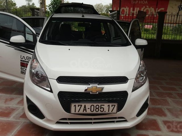 Cần bán gấp Chevrolet Spark đời 2017, màu trắng, xe nhập 