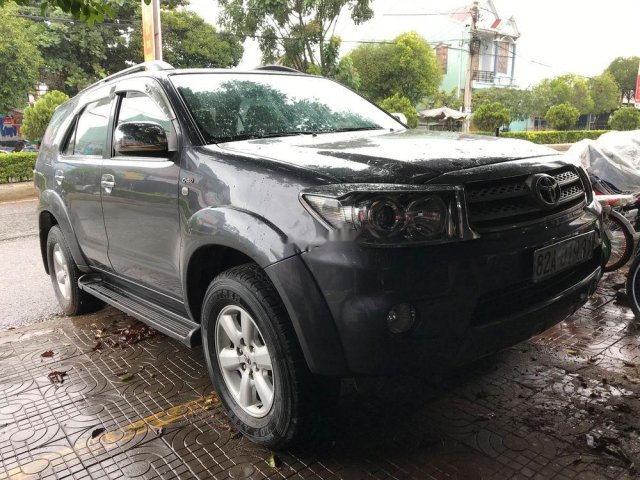 Bán Toyota Fortuner 2011, màu xám, xe gia đình 