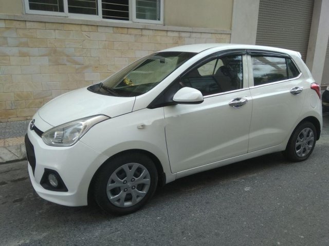 Chính chủ bán xe Hyundai Grand i10 năm sản xuất 2015, màu trắng0