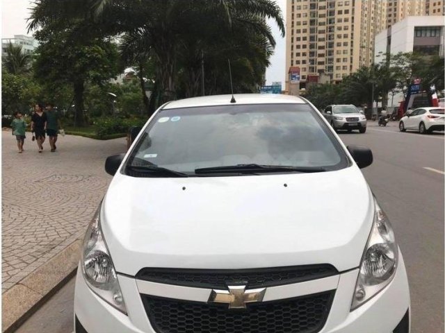 Cần bán Chevrolet Spark sản xuất 2013, màu trắng còn mới