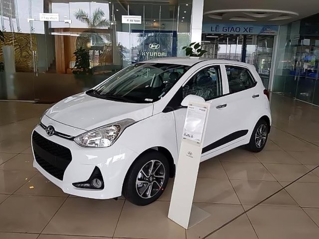 Bán Hyundai Grand i10 1.2 AT sản xuất 2019, màu trắng, giá 392tr0