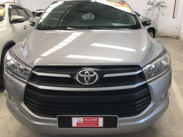 Bán Toyota Innova E năm sản xuất 2017, màu bạc0