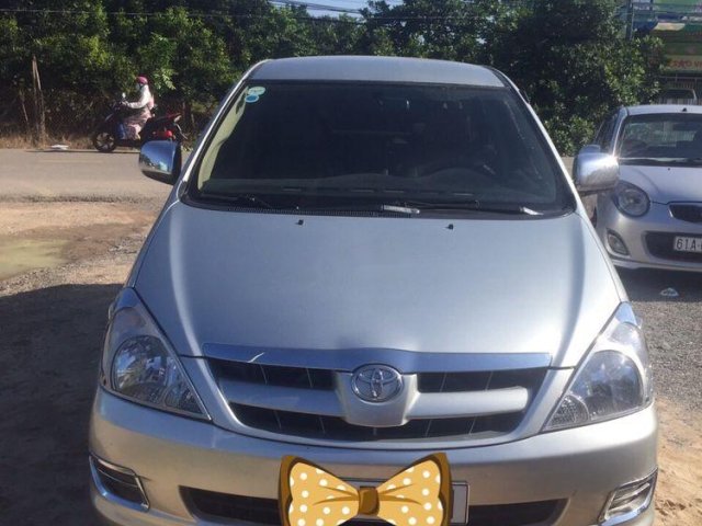 Cần bán lại xe Toyota Innova G đời 2008, màu bạc0