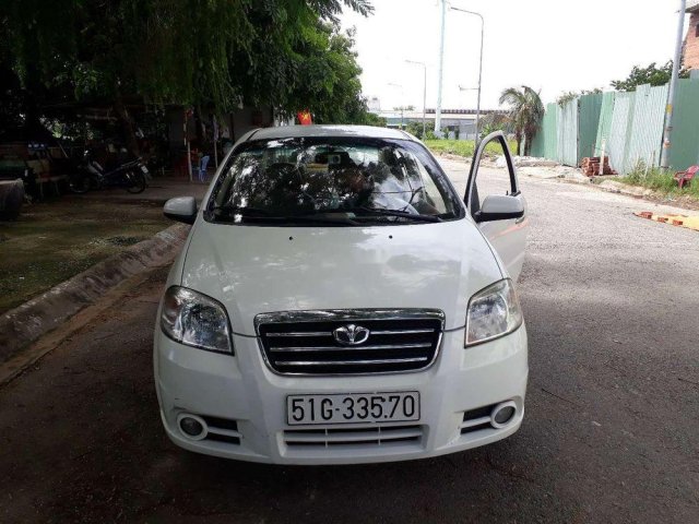 Bán xe Daewoo Gentra đời 2009, màu trắng, nhập khẩu xe gia đình0