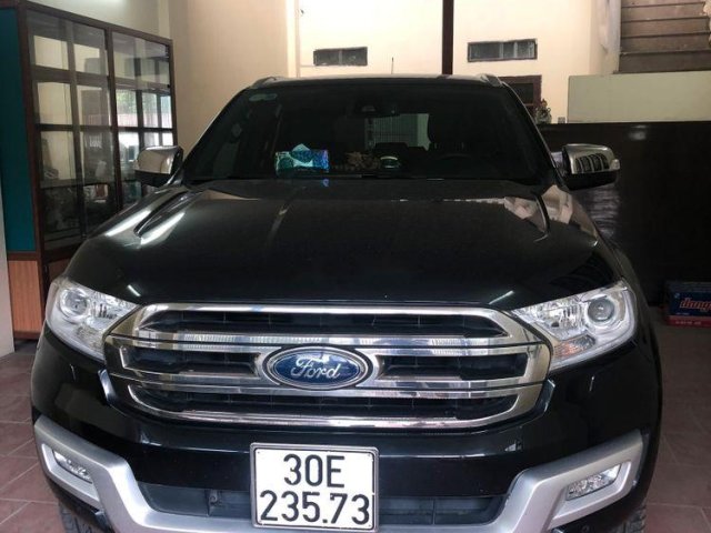 Cần bán xe Ford Everest năm 2016, màu đen, nhập khẩu còn mới0