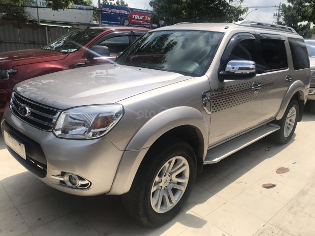 Bán xe Ford Everest 2.5 L số tự động, sản xuất năm 2014, màu nâu