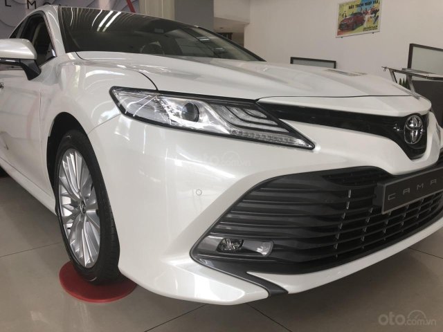 Bán Toyota Camry 2.5Q nhập khẩu, nhận đặc xe giao sớm