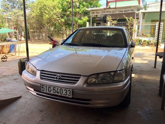 Bán Toyota Camry đời 2000, màu bạc, xe đẹp