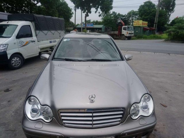 Bán Mercedes C180k 2006, màu xám, giá tốt