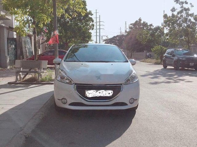 Bán Peugeot 208 đời 2013, màu trắng, nhập khẩu xe gia đình0