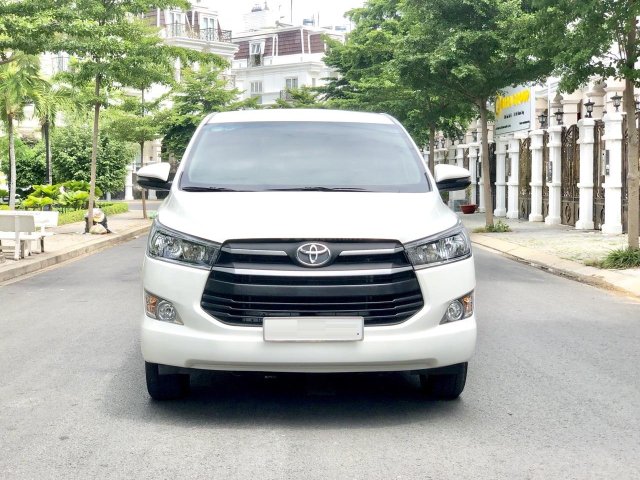 Gia đình cần bán Toyota Innova 2018 màu trắng, số sàn