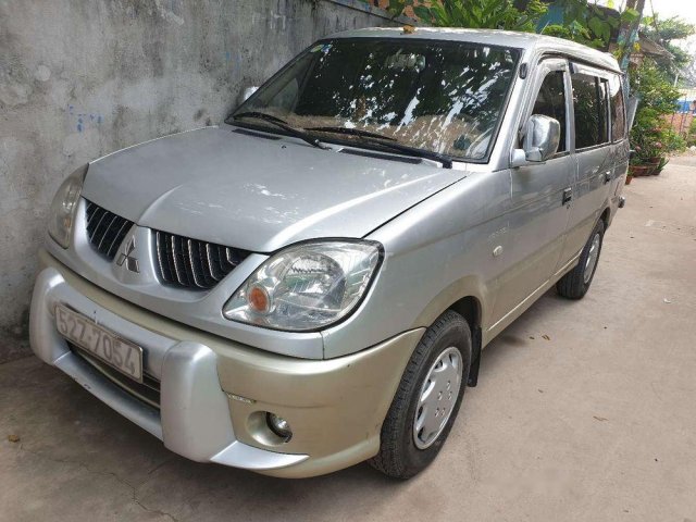 Cần bán lại xe Mitsubishi Jolie đời 2006, màu bạc0