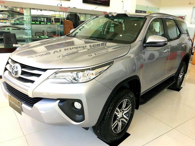 Bán Toyota Fortuner đời 2019, màu bạc, 998 triệu0