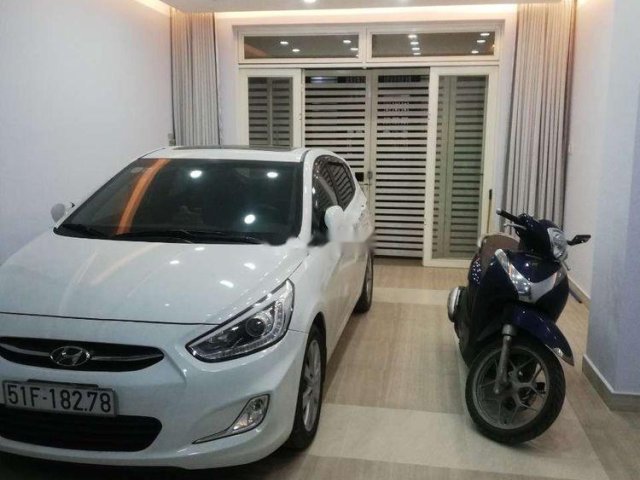 Bán xe Hyundai Accent 2015, màu trắng, xe nhập số sàn