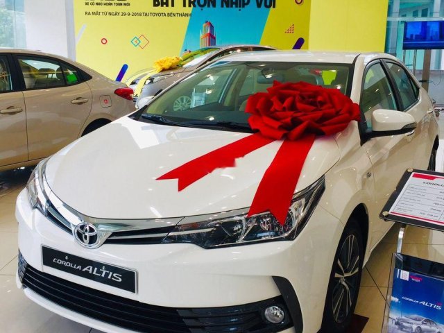 Bán Toyota Corolla altis 1.8G đời 2019, màu trắng, giá tốt