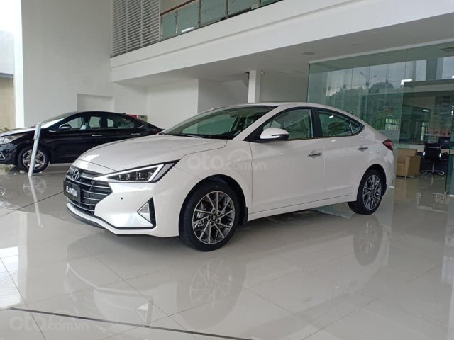 Bán Hyundai Elantra 2019, màu trắng, giá chỉ 544 triệu0