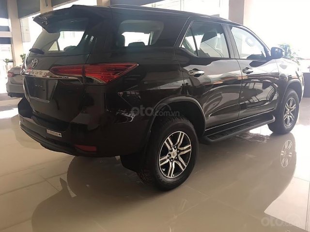 Bán Toyota Fortuner 2.8V 4x4 AT 2019, màu đen, nhập khẩu0