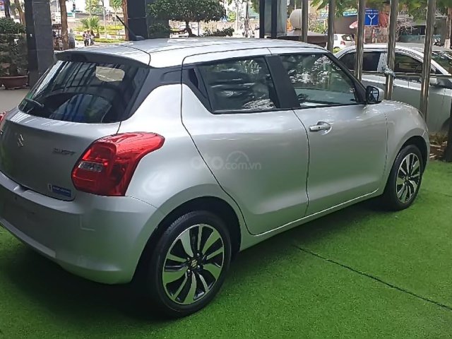 Cần bán xe Suzuki Swift GLX 1.2 AT 2019, màu bạc, nhập khẩu0