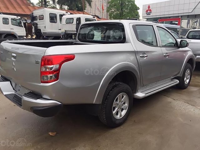 Bán Mitsubishi Triton 4x2MT 2018, màu bạc, nhập khẩu Thái Lan 0