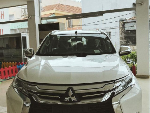 Bán xe Mitsubishi Pajero 4x2 AT sản xuất 2018, màu trắng, xe nhập