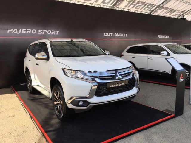 Bán Mitsubishi Pajero Sport năm sản xuất 2019, màu trắng, nhập khẩu Thái, giá 887tr
