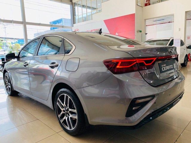 Bán xe Kia Cerato 2019, màu bạc, giá 559tr0