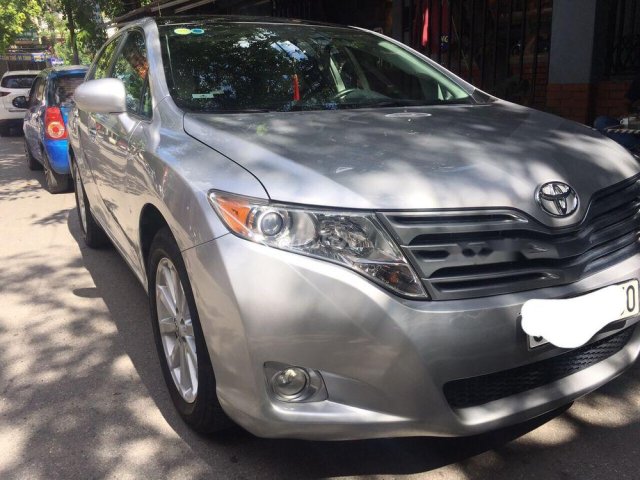 Cần bán Toyota Venza đời 2009, màu bạc, nhập khẩu nguyên chiếc, xe gia đình