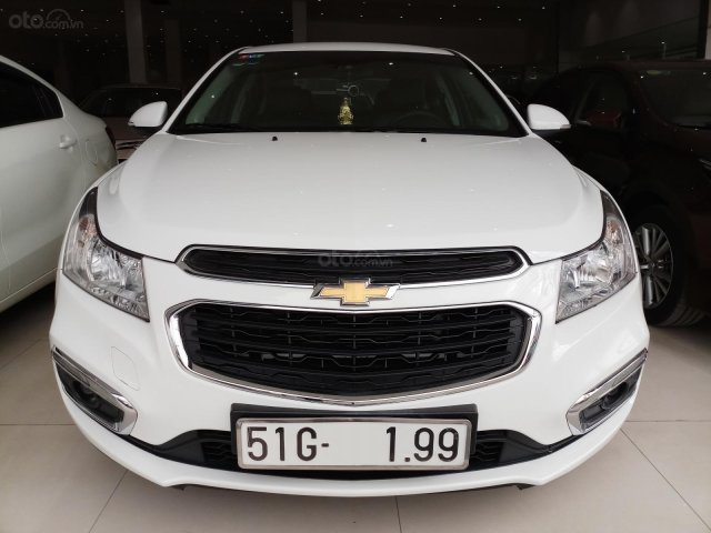 Bán Chevrolet Cruze LT 1.6MT năm 2017, màu trắng, 420tr0