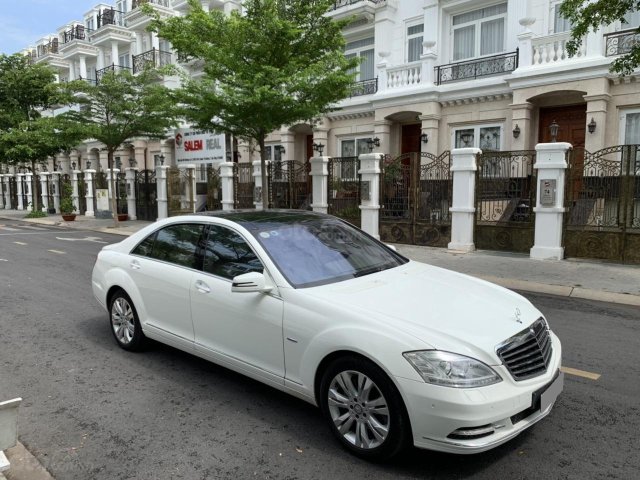 Bán Mercedes S400 model 2012 màu trắng xăng điện, biển TP0