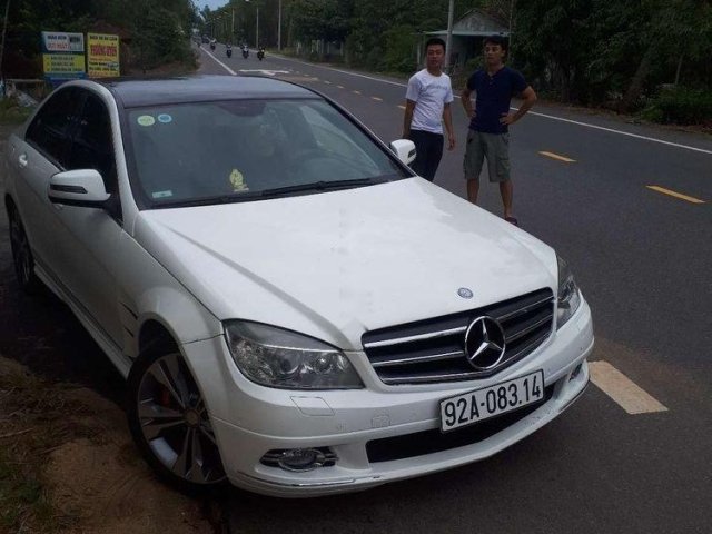 Chính chủ bán xe Mercedes C230 đời 2008, màu trắng, xe nhập0