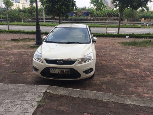 Bán Ford Focus năm 2009, màu trắng, xe còn mới, giá tốt