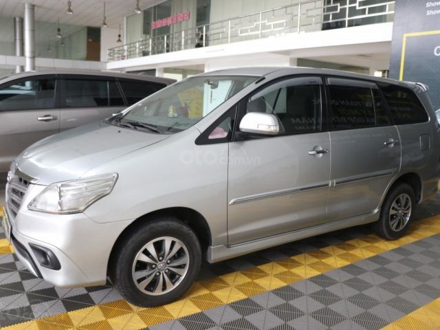 Bán xe Toyota Innova E 2.0MT đời 2016, màu bạc0