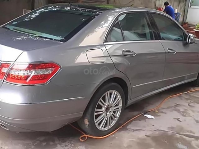 Bán xe Mercedes E300 năm 2009, màu bạc