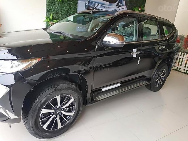 Cần bán xe Mitsubishi Pajero Sport 2.4D 4x2 MT sản xuất 2019, màu đen, xe nhập 0