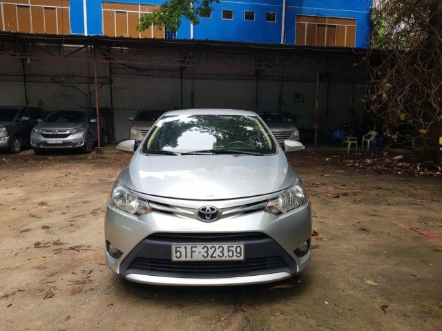 Bán xe Toyota Vios 1.5E năm 2015, màu bạc xe gia đình, 405 triệu