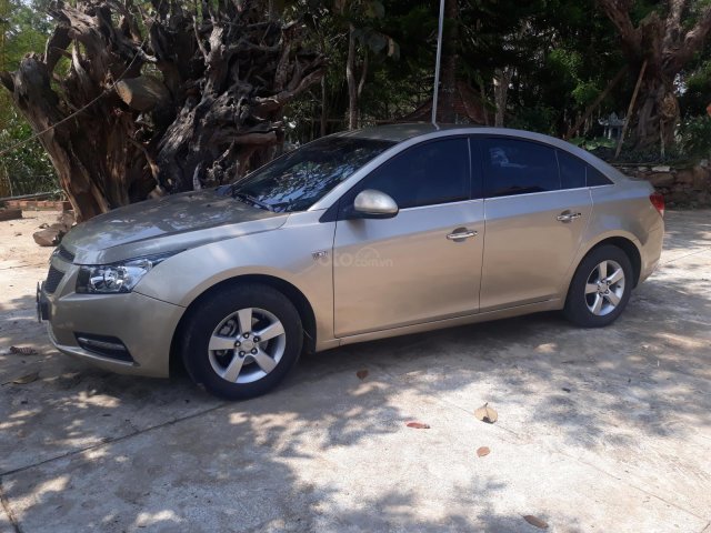 Cần bán Chevrolet Cruze 2010 màu vàng cát0